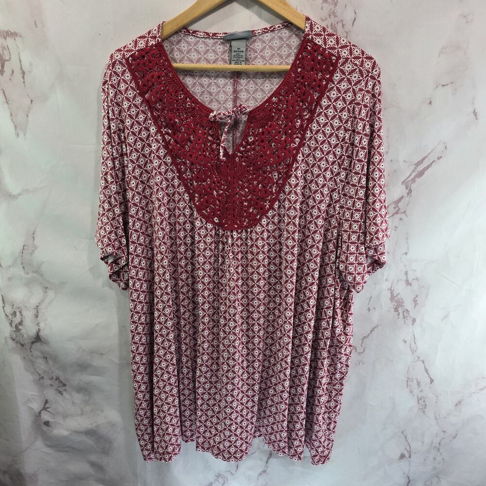 Catherines Shirt Women 2X 22W 24W Red White T Tee Pattern Crochet Notch Keyhole